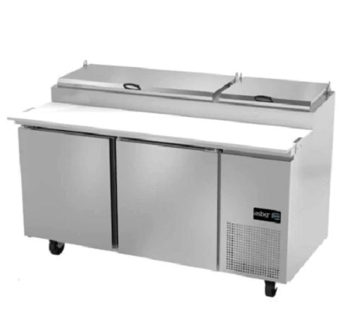 MESA DE PREPARACION PARA PIZZAS, 2 PUERTAS SOLIDAS, 67 PULGADAS, TABLA DE CORTE REVERS DE 19 PULGA EN NYLAMID, R-290 MOD APTP-67 HC