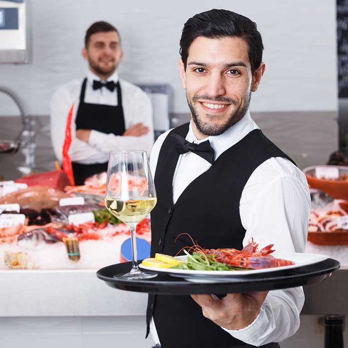 Charolas para meseros, selecciona la más adecuada para tu restaurante